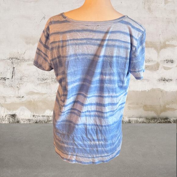 Vince Camuto NWOT Blue Stripe Women's Casual T-Shirt Size Large - Picture 4 of 6